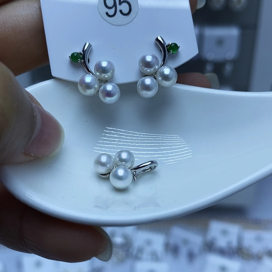 淡水珍珠银S925镶嵌耳饰95。戴吊坠