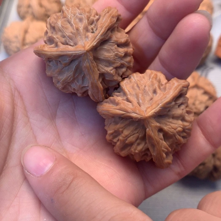 文玩核桃把件盘山三棱37
