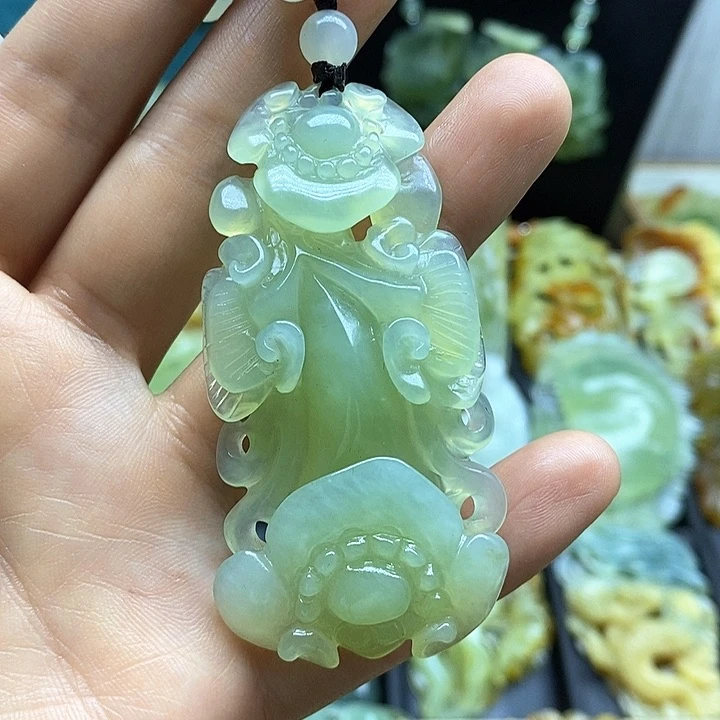 蛇纹石玉未镶嵌挂件