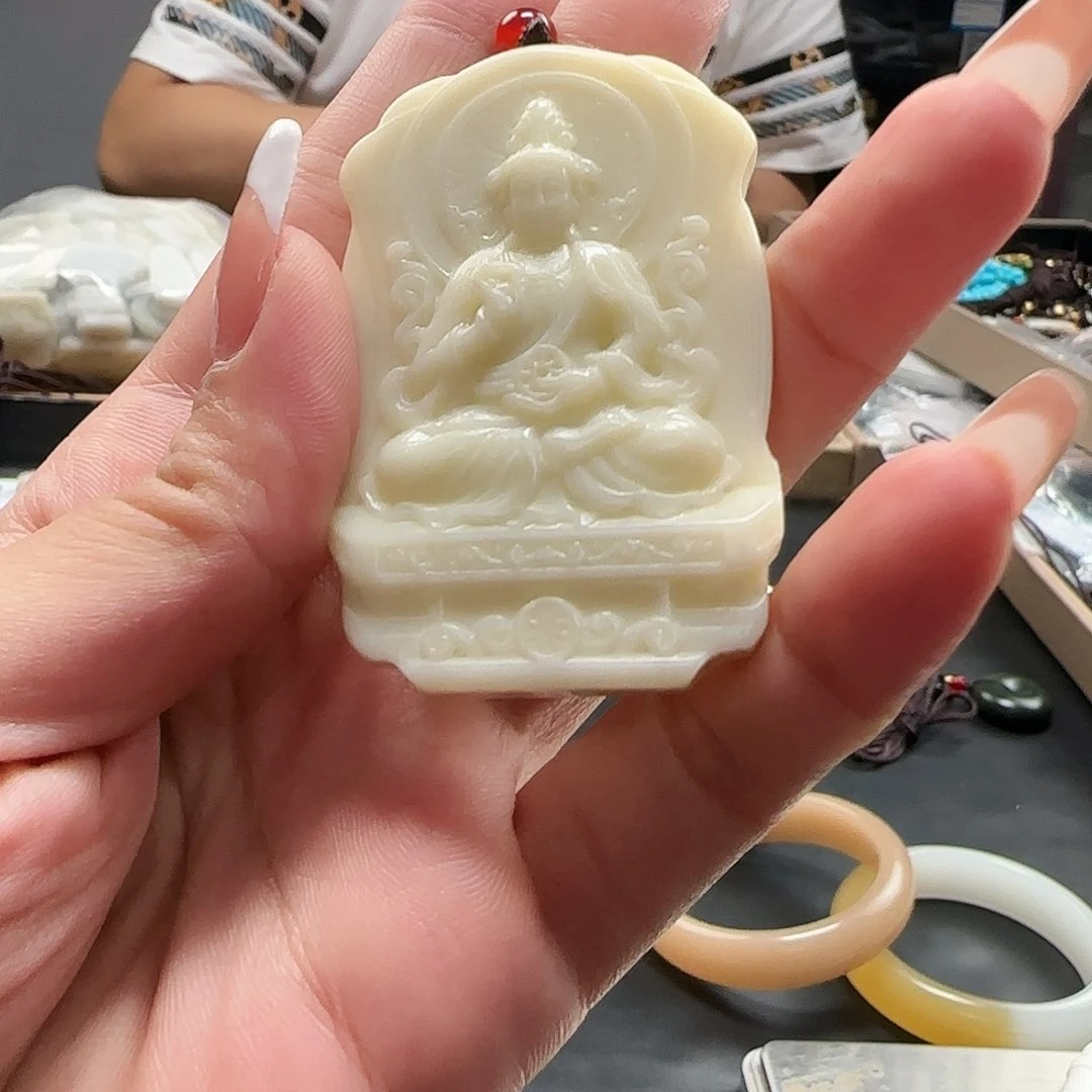 和田玉（糖玉）未镶嵌颈饰