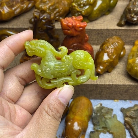 蛇纹石玉未镶嵌颈饰77