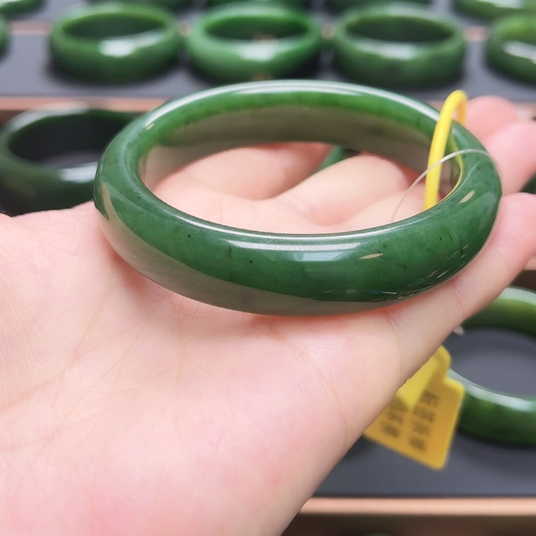 和田玉（碧玉）未镶嵌手镯