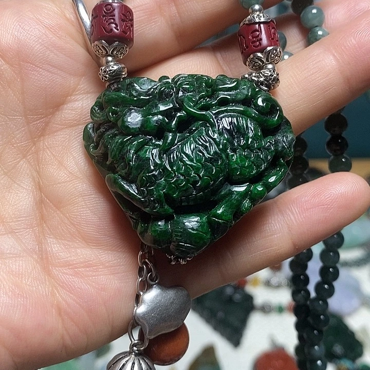 翡翠未镶嵌吊坠(赠链)