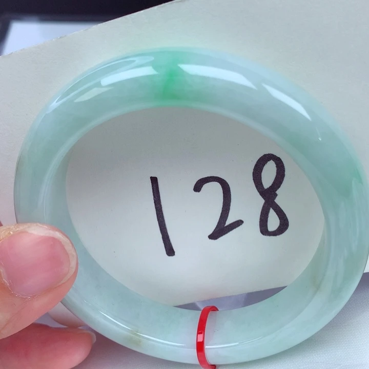 翡翠手镯未镶嵌翡翠