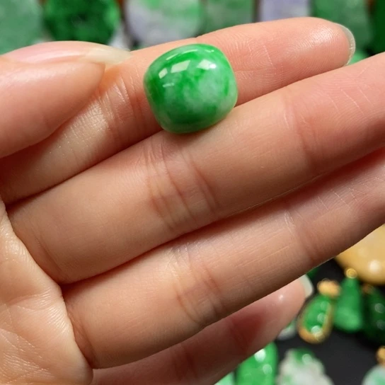 颈饰未镶嵌翡翠吊坠