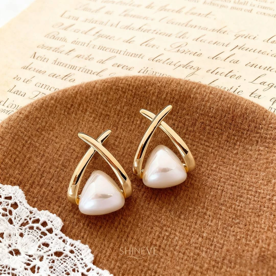 铁合金仿珍珠耳饰 奢妮薇S54轻奢风女复古宫廷耳钉法式温柔优雅