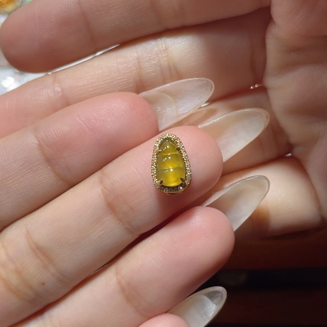 【闪购商品】颈饰18K金镶嵌翡翠