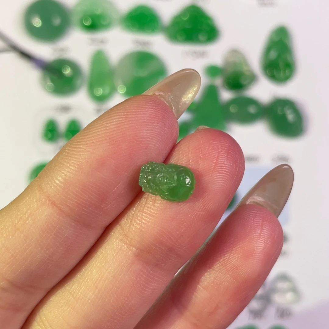 翡翠未镶嵌颈饰裸石