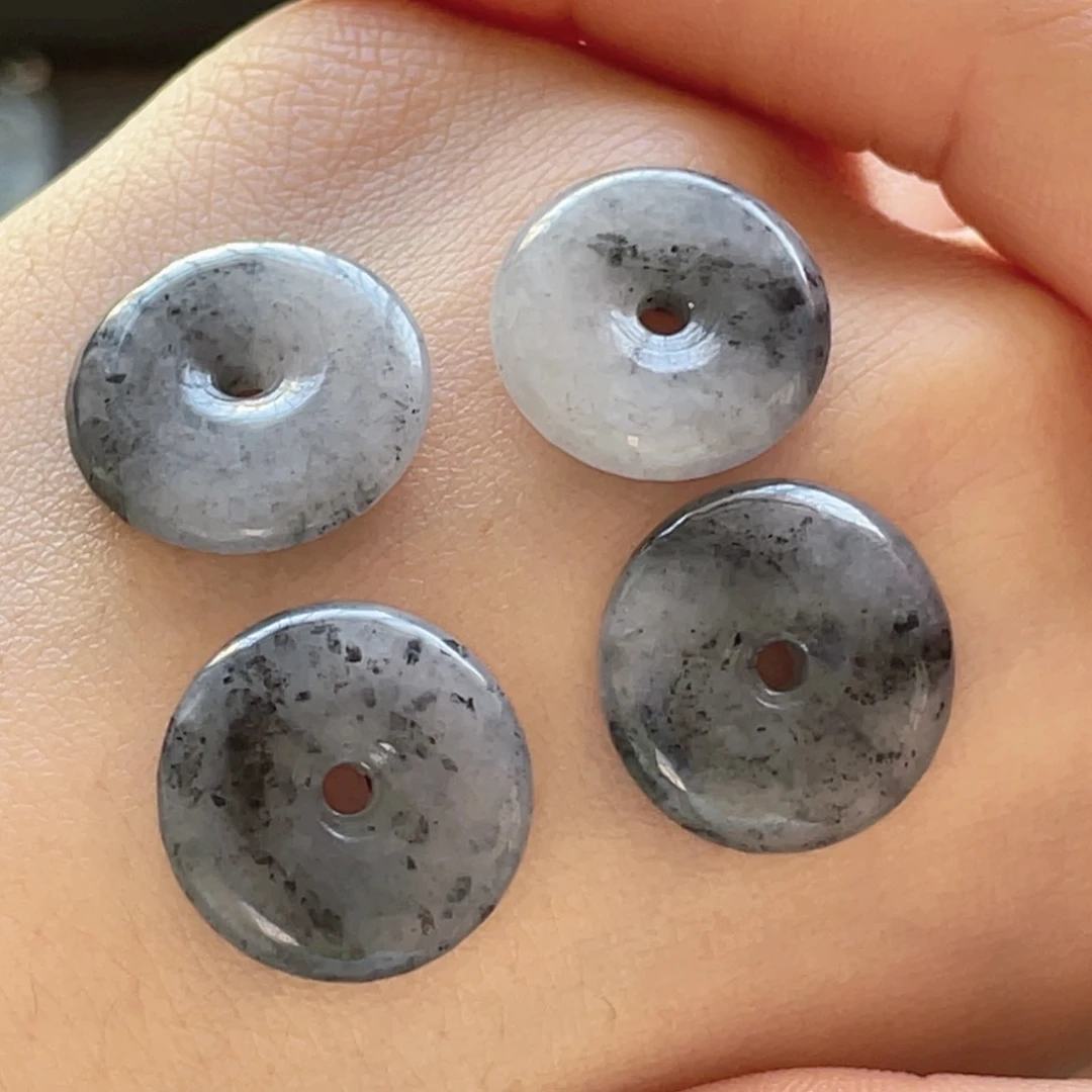 翡翠颈饰未镶嵌一手