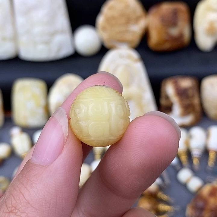 琥珀未镶嵌裸石16回文