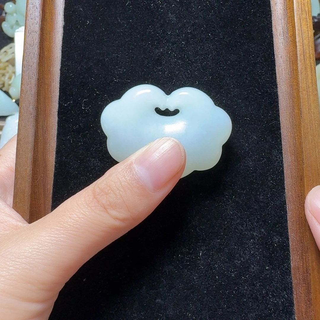 露***月新号开播 挂件一件