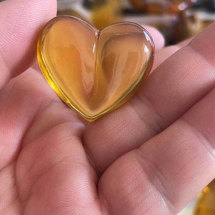 琥珀未镶嵌裸石桃心