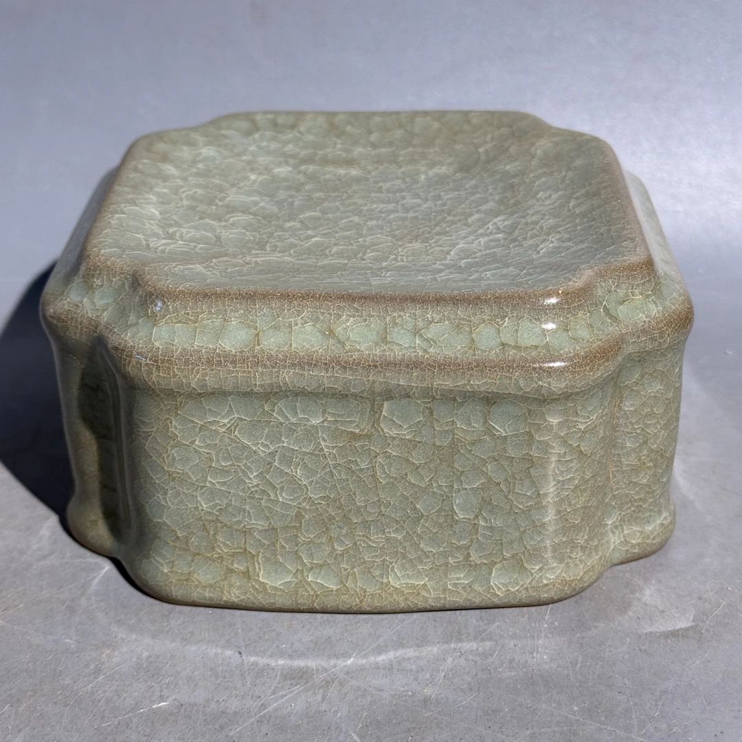 汝窑冰裂纹四方倭角砚台，口直径12.5cm，高6.2cm，老汝瓷，旧藏