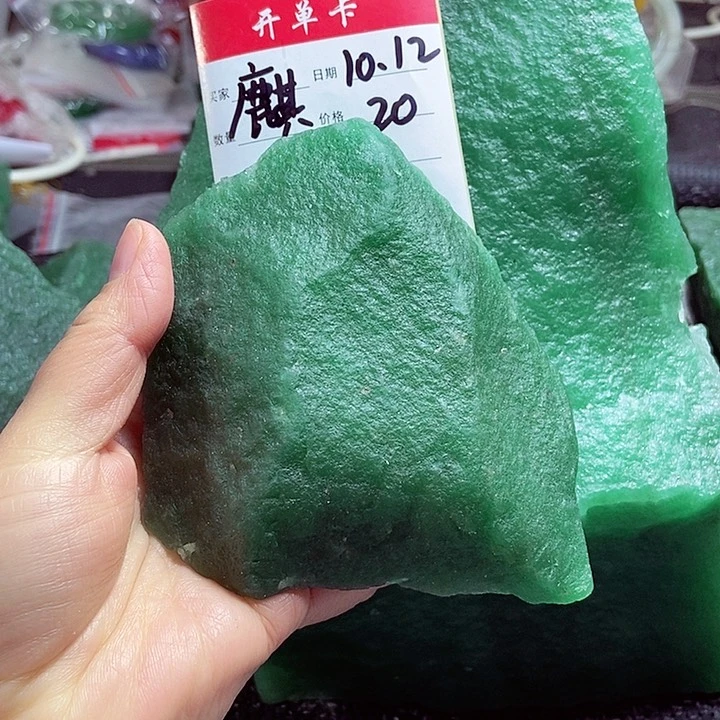 麒*甲新疆东陵玉原石不包邮