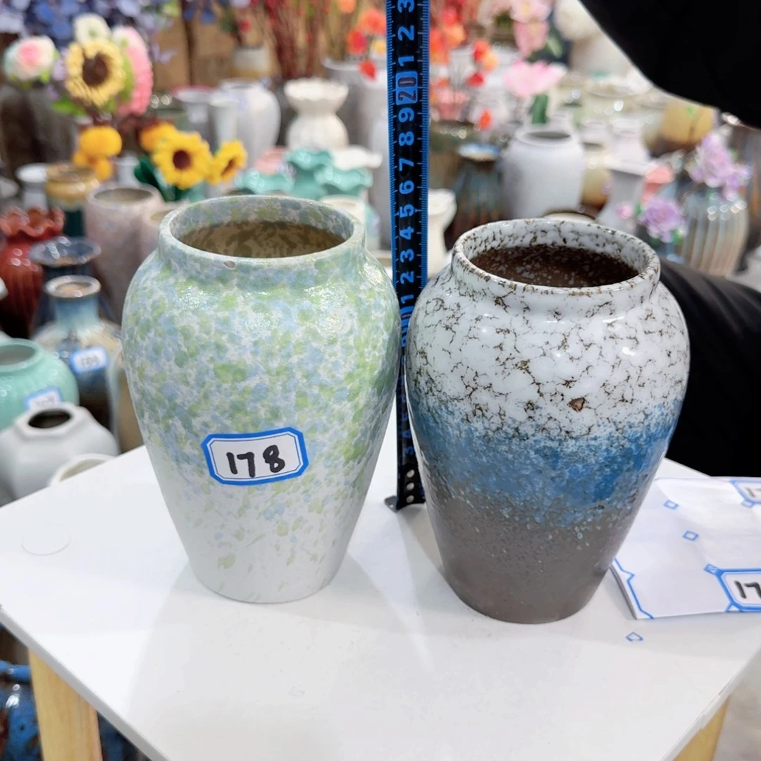 178号一对小花瓶高16厘米瑕疵