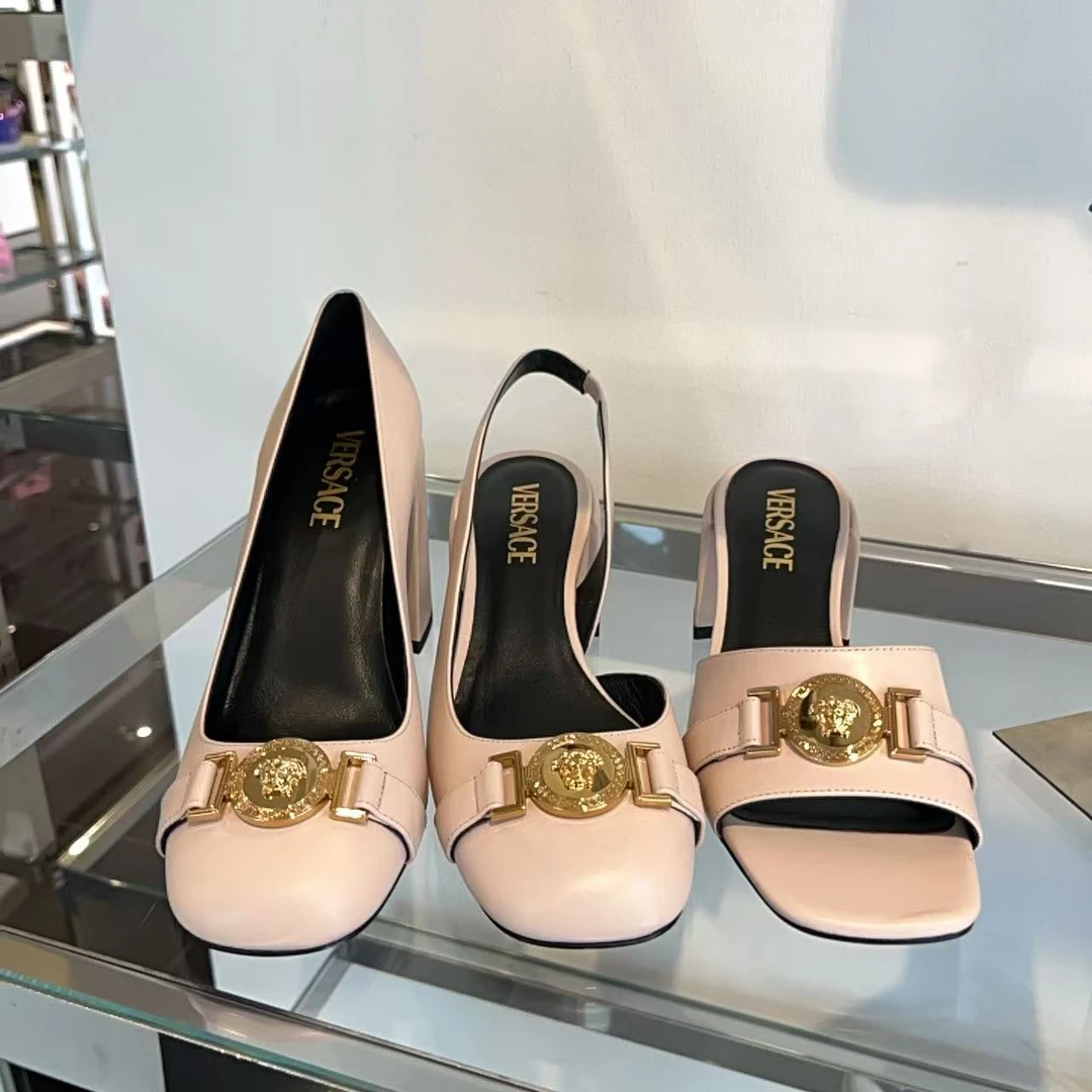 全新未使用 VERSACE/范思哲 女鞋美杜莎粗高跟凉鞋