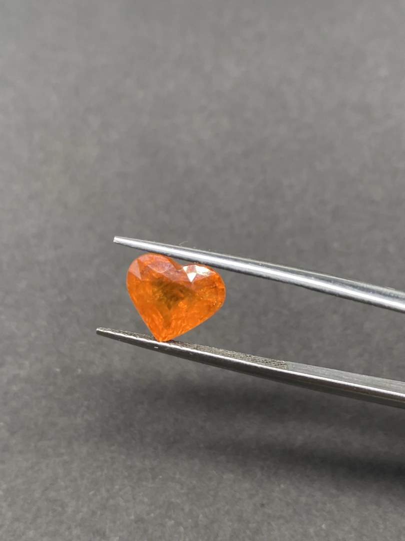 天然石榴石芬达石