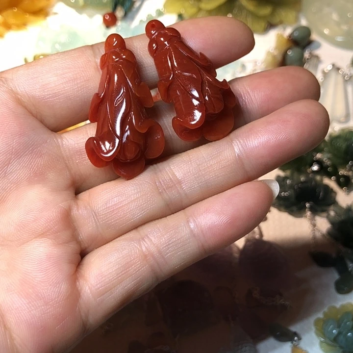 蛇纹石玉未镶嵌耳环?****