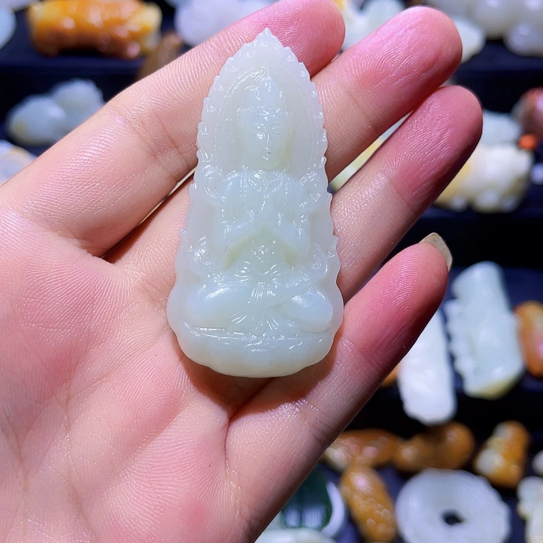 用***4颈饰未镶嵌和田玉