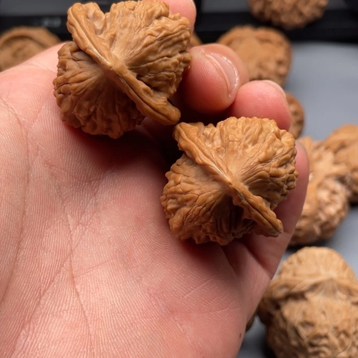 文玩核桃把件坚**底大红袍