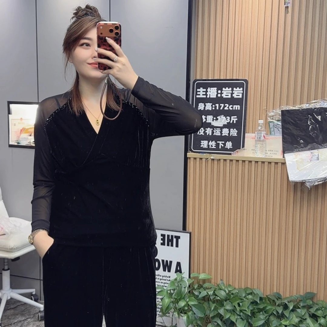 岩岩家v领性感串珠丝绒拼接女上衣2380