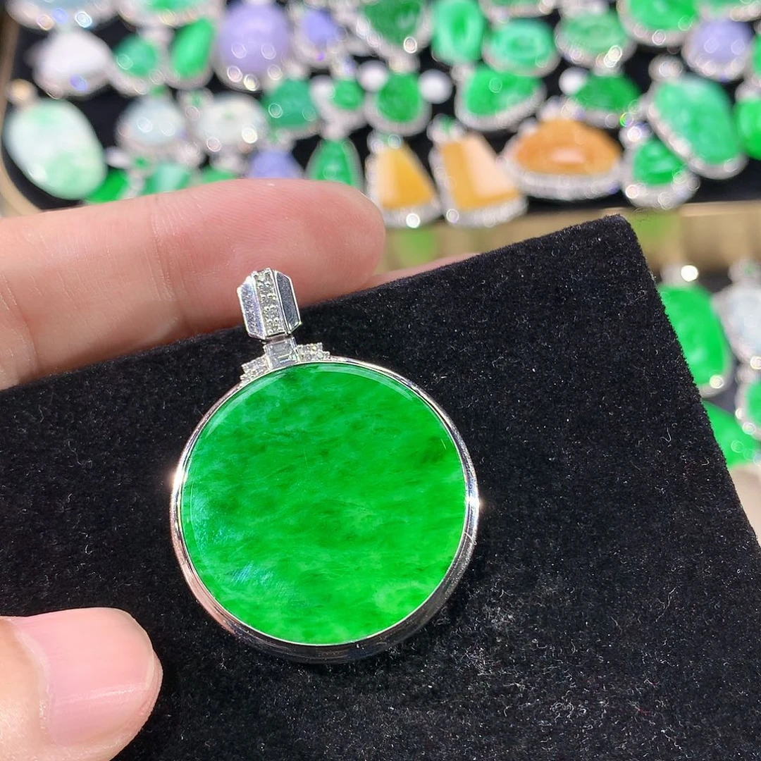 翡翠铂Pt900镶嵌颈饰