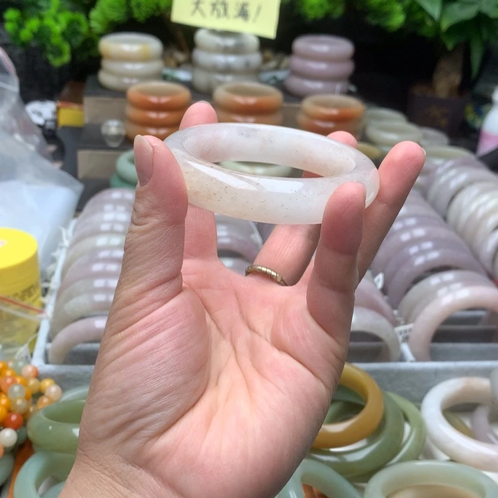 石英质玉未镶嵌手镯