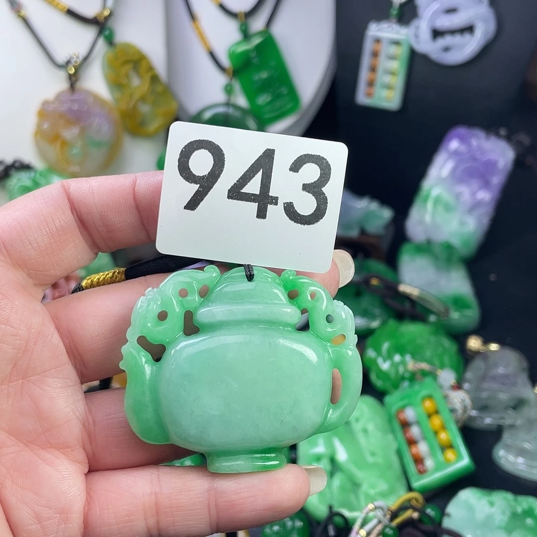 翡翠未镶嵌吊坠(赠链)