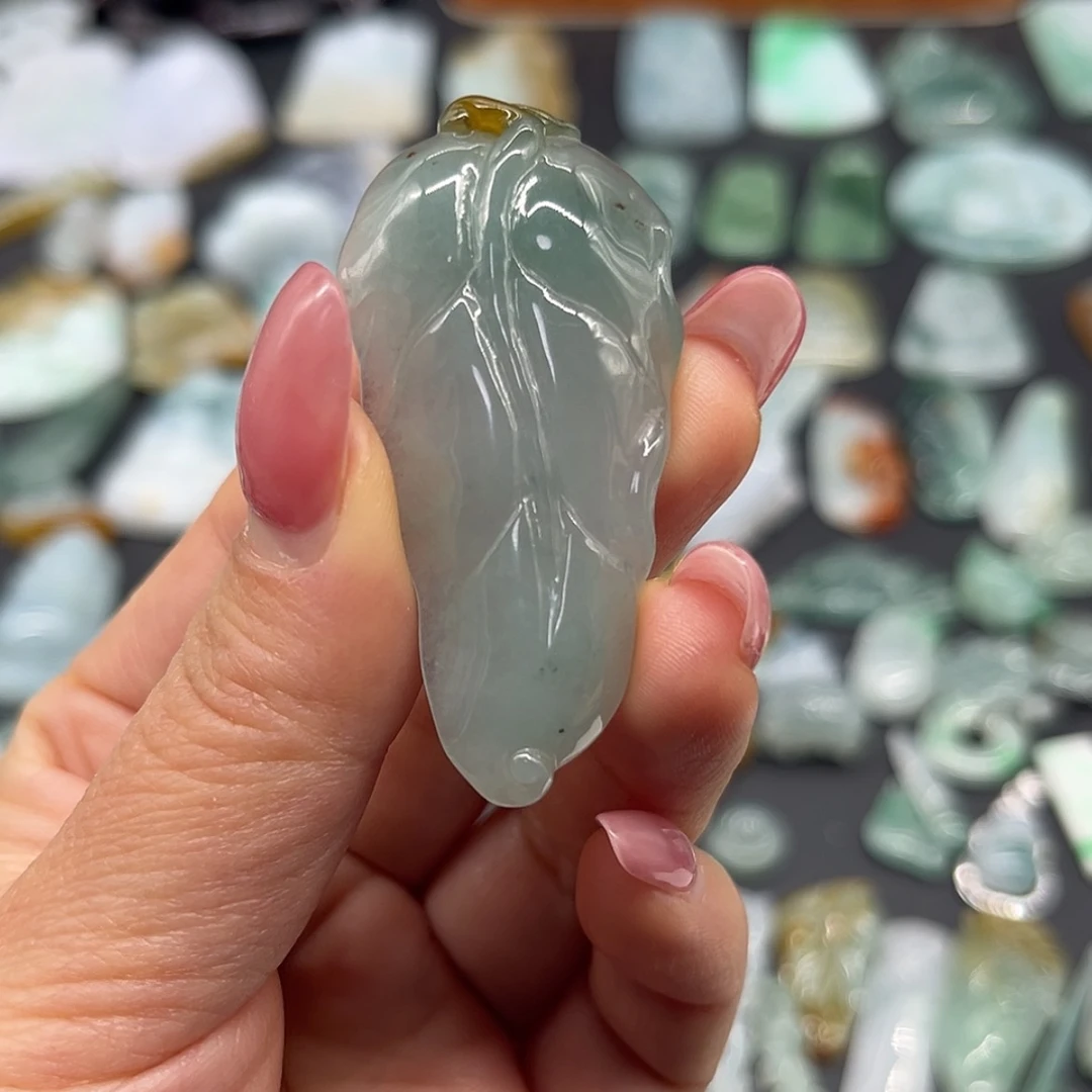 【闪购商品】翡翠颈饰未镶嵌叶子