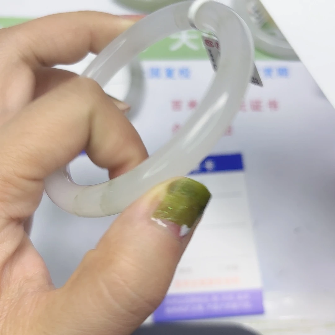 石英质玉未镶嵌手镯38/6061