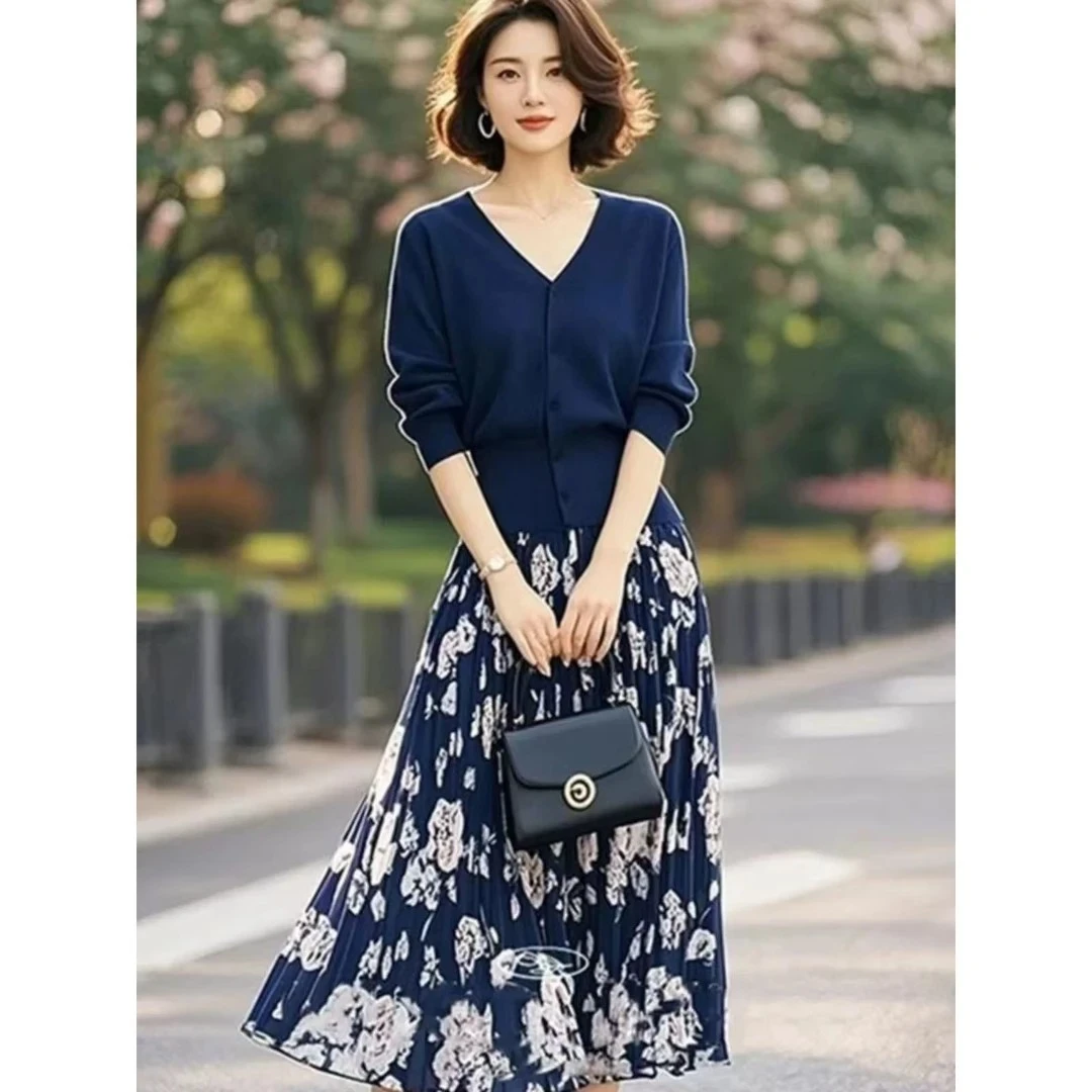 深蓝色针织套装2025女装秋季新款V领开衫上衣印花半身裙子两件套