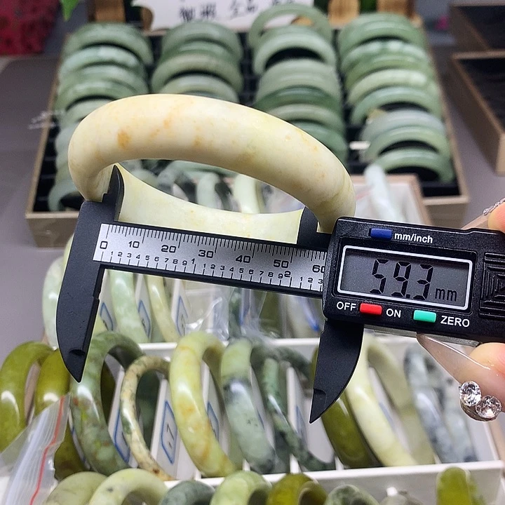 未镶嵌蛇纹石玉手镯33