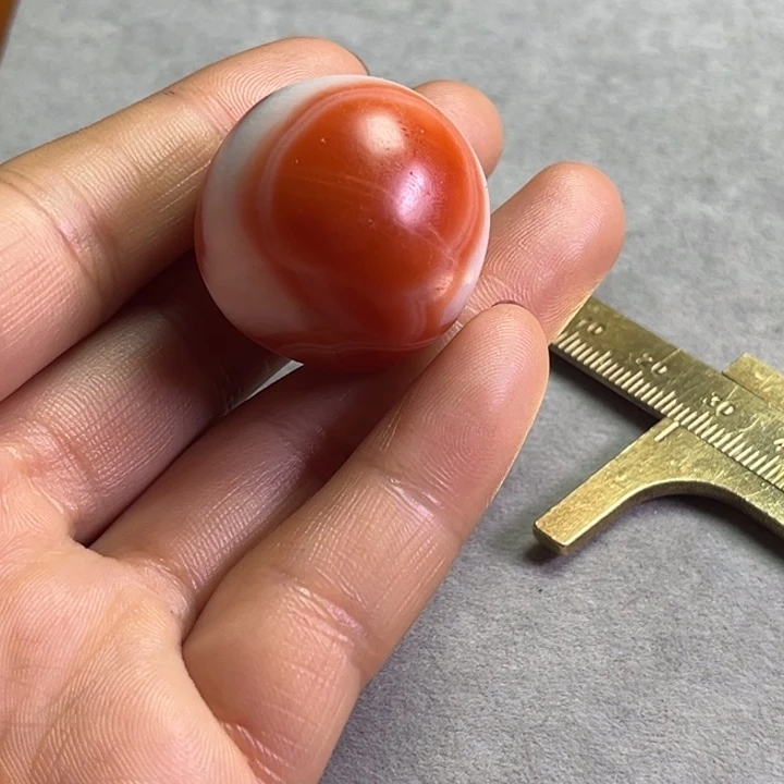 颈饰琉璃青琉璃………..