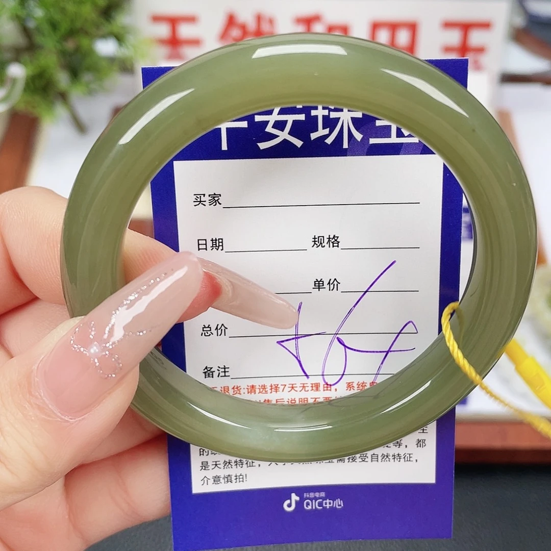 和田玉未镶嵌手镯