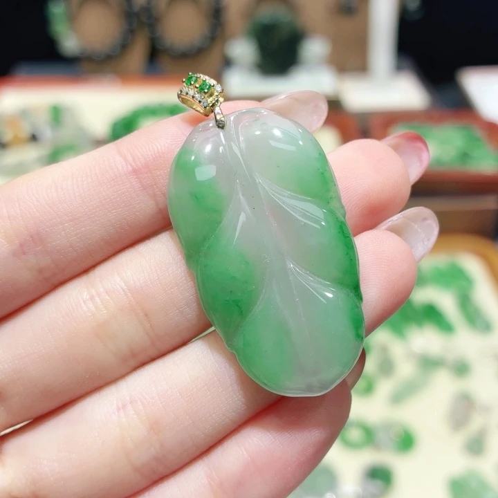 石英质玉（非洲翠）未镶嵌颈饰