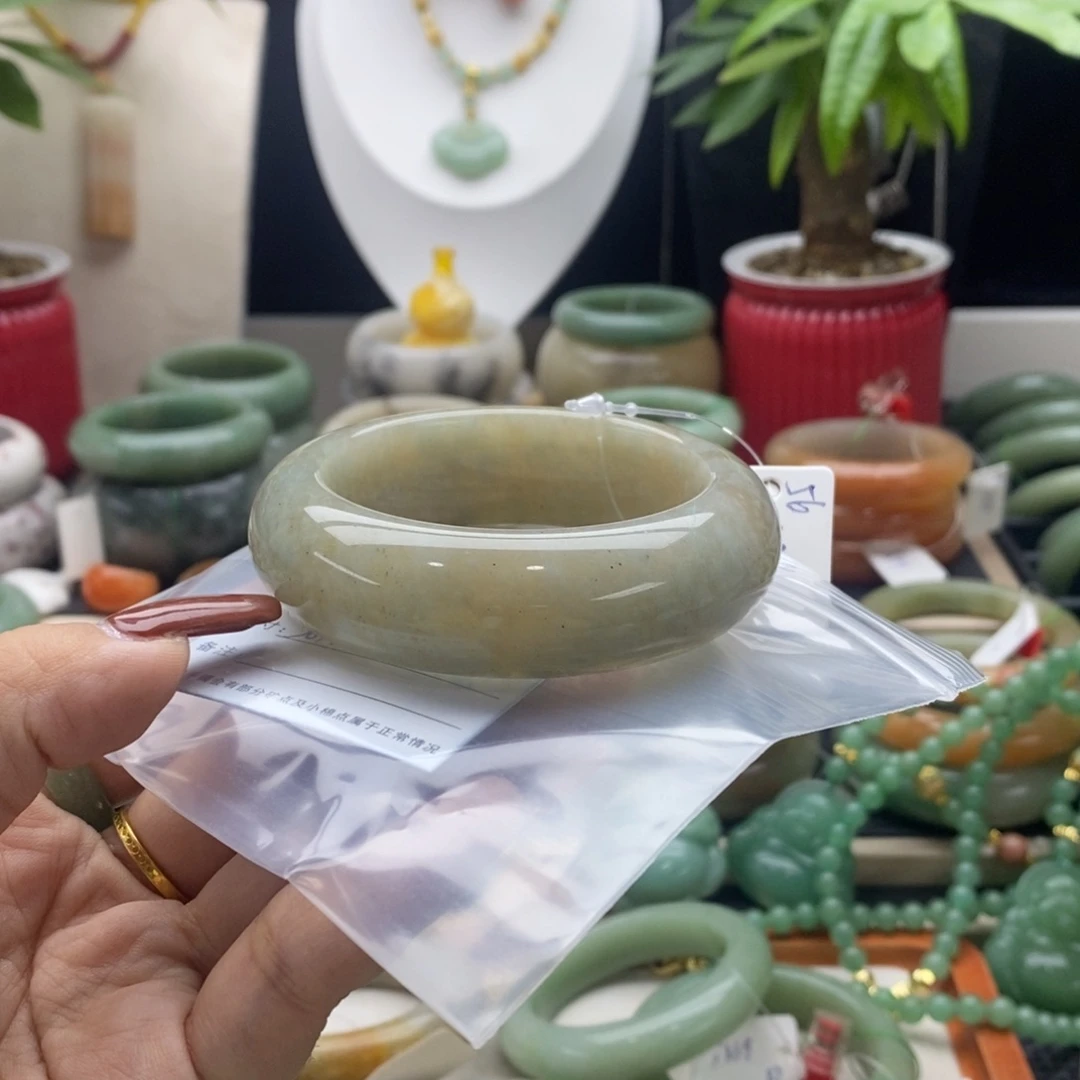 石英岩玉未镶嵌手镯