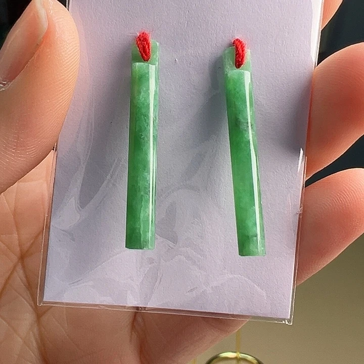 翡翠耳饰未镶嵌?**?裸石一副
