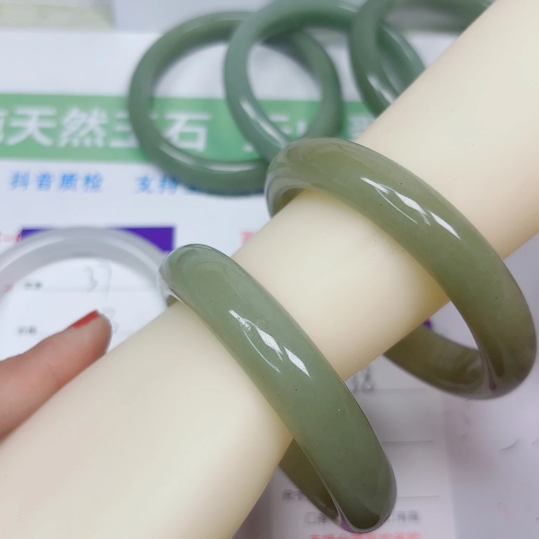 石英质玉未镶嵌手镯38/5857