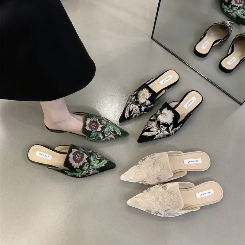 新中式刺绣半拖女鞋2025新品刺绣花复古半拖时尚尖头平底凉拖女鞋