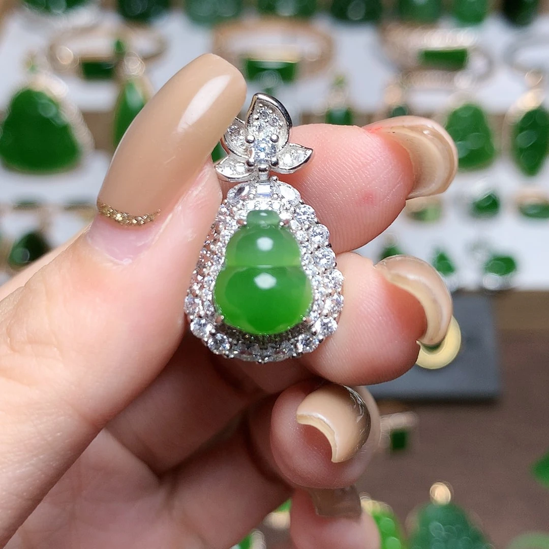 颈饰未镶嵌和田玉（碧玉）