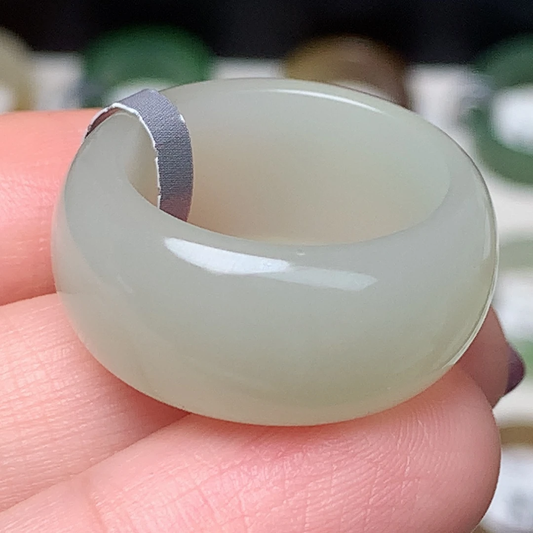 未镶嵌戒指和田玉