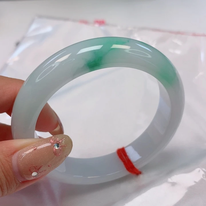 翡翠手镯未镶嵌52圈