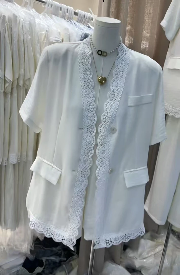 白色蕾丝拼接高级感薄款夏季女士西装短裤套装
