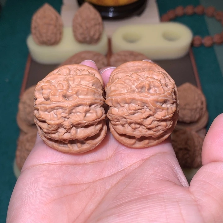核桃文玩核桃把件白狮子