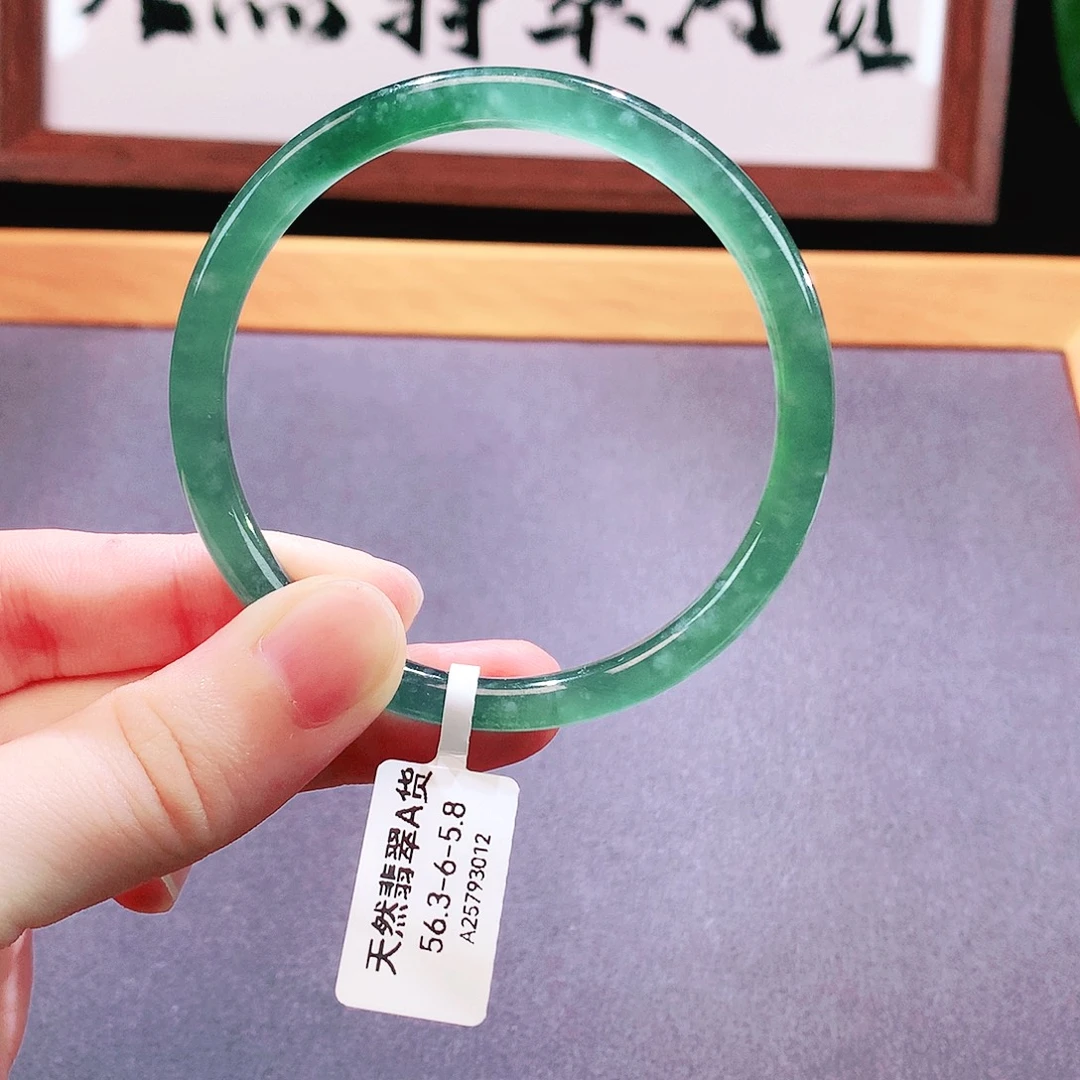 翡翠手镯未镶嵌天然翡翠