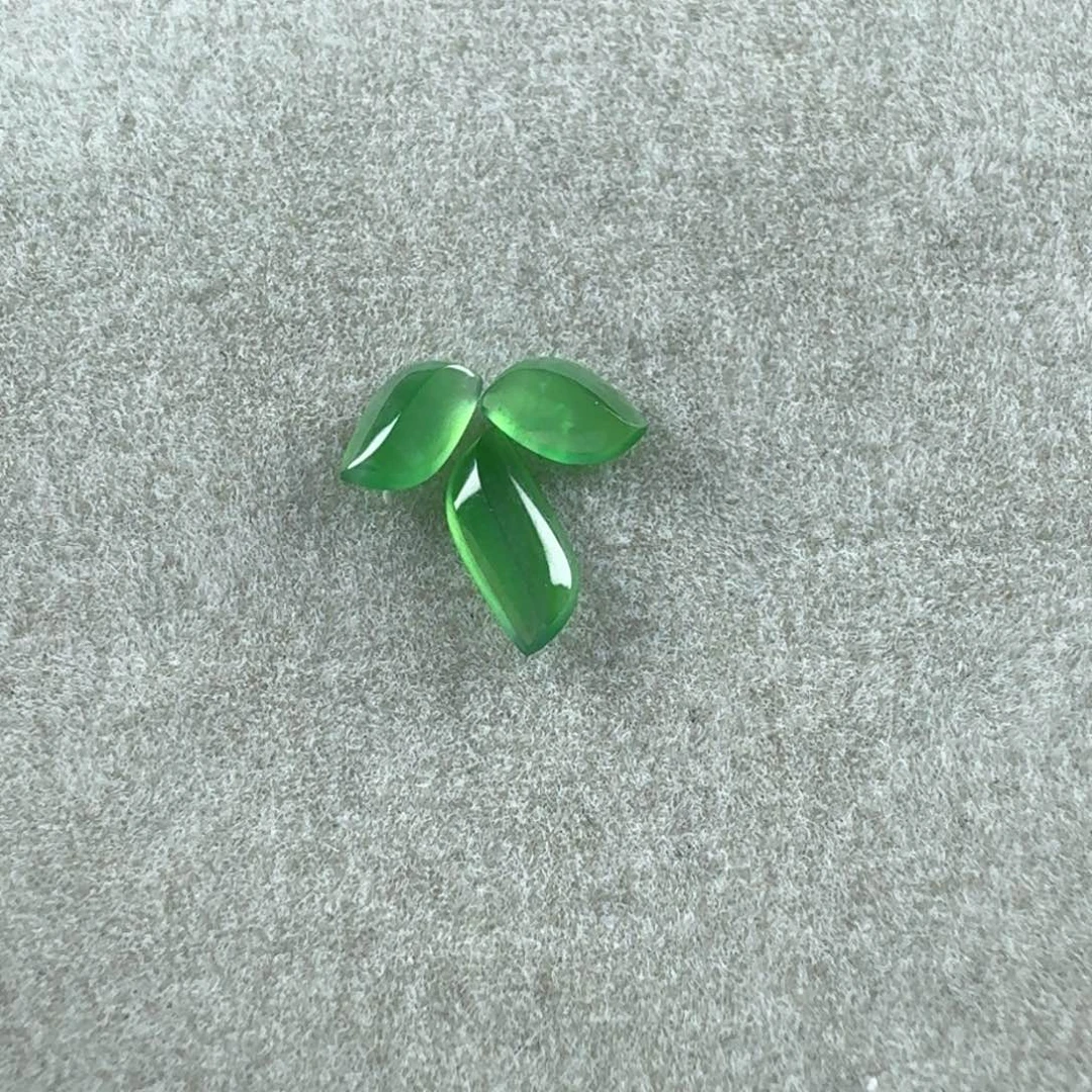 翡翠未镶嵌颈饰随行