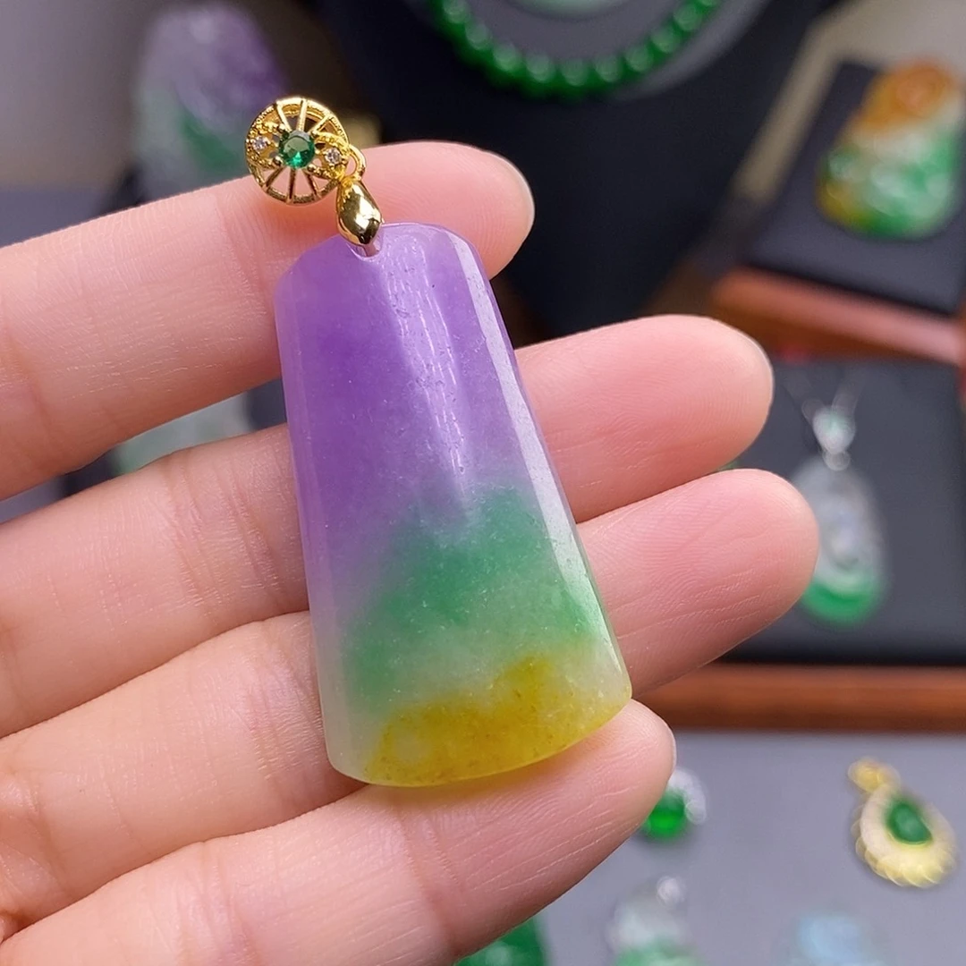 吊坠(赠链)未镶嵌翡翠