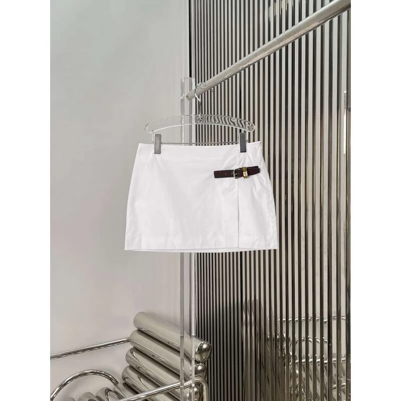 Rosé同款  一片式独特设计皮扣装饰A字短裙