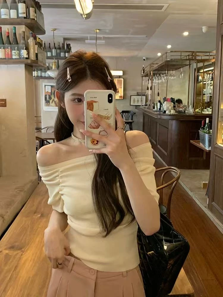 法式方领一字肩冰丝短袖针织衫女夏修身显瘦设计感锁骨上衣