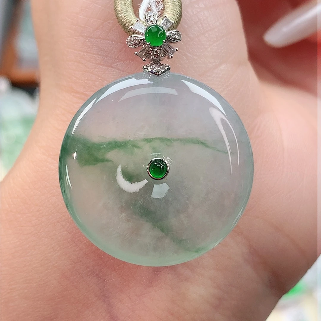 颈饰18K金镶嵌翡翠扣